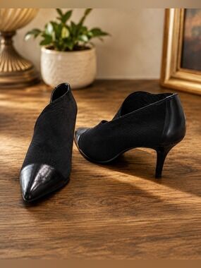 Bandolino Black Pointed Toe Kitten Heels Women’s Size 7 Elegant Dress Pumps